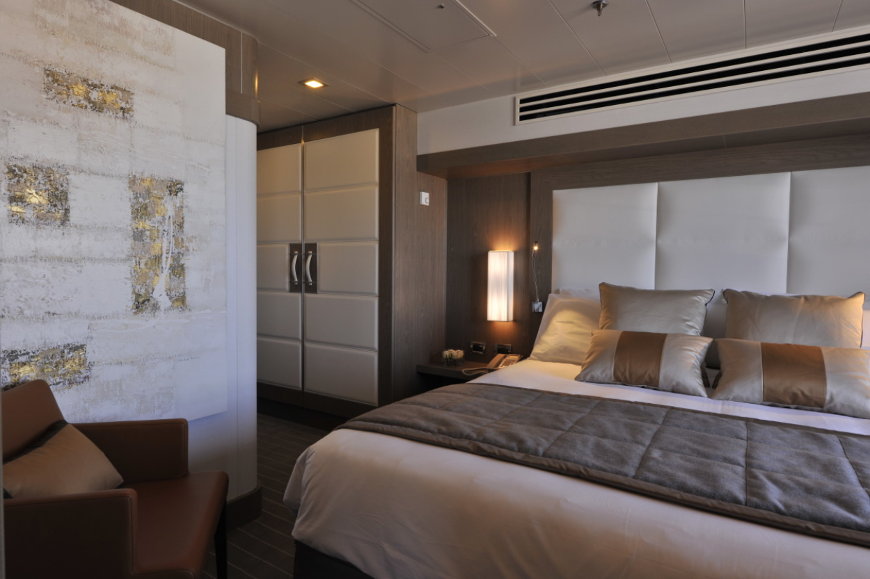 PONANT Yacht Club L'Austral Owner's Suite 1.png